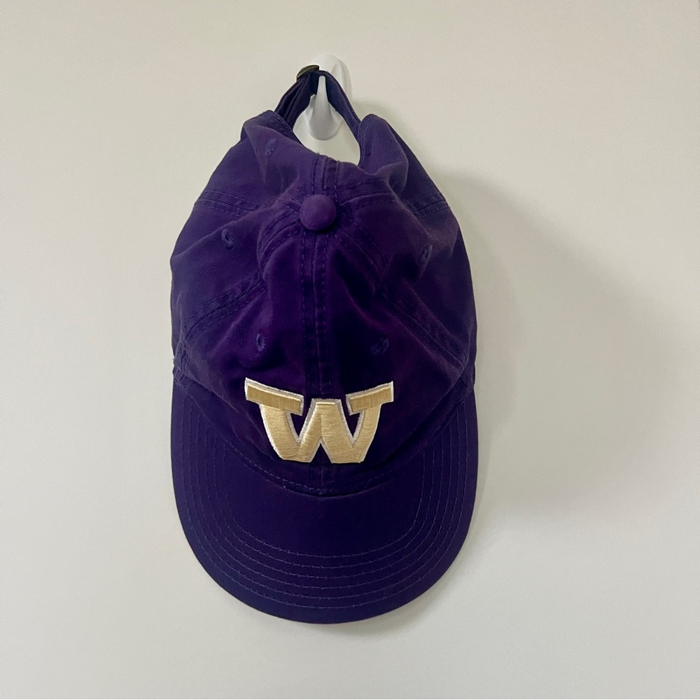NEW University of Washington Legacy Huskies Baseball Hat / Cap